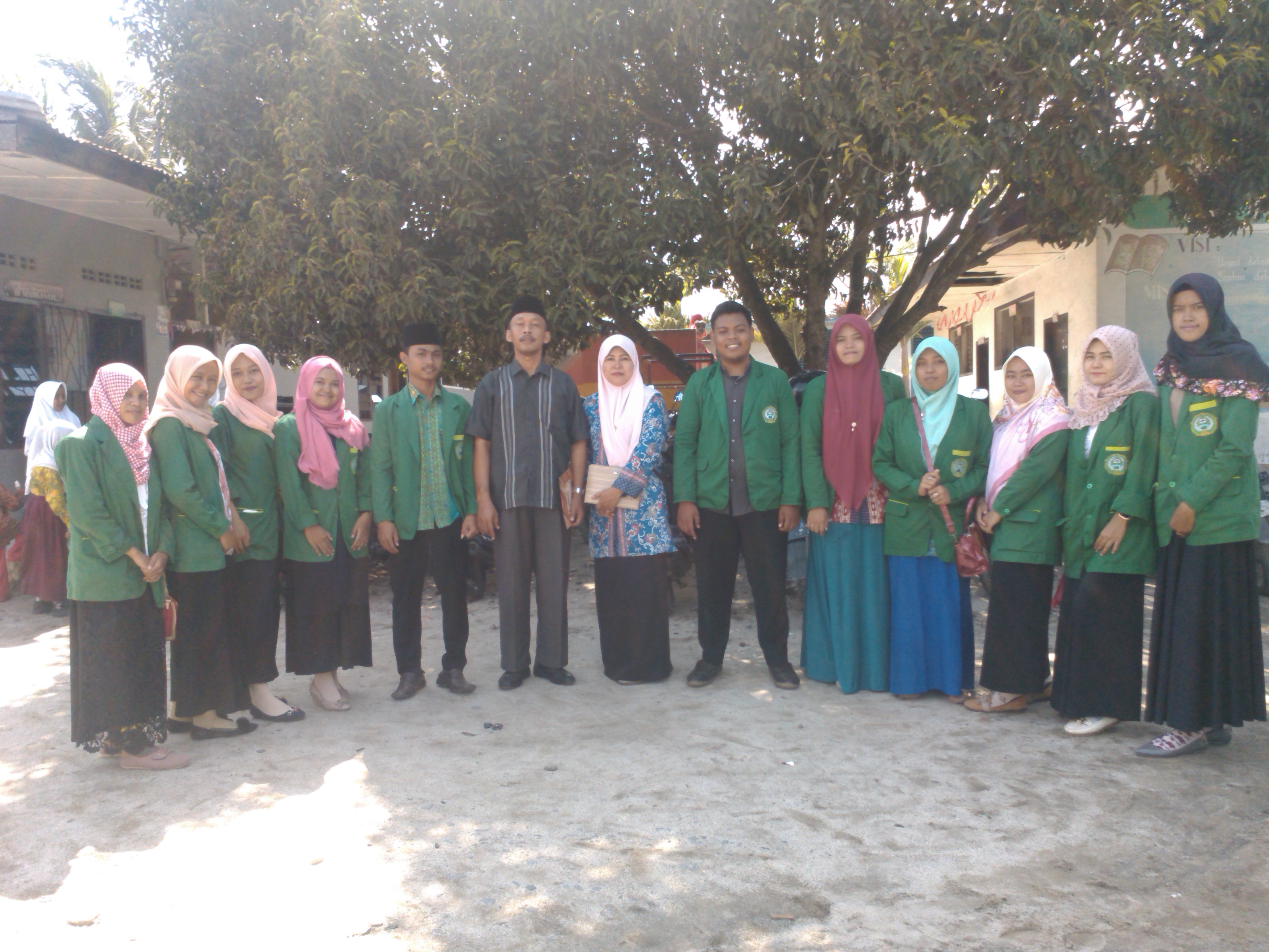 Mardianto dan mahasiswa KKN di kecamatan Beringin Deli Serdang Sumatera Utara